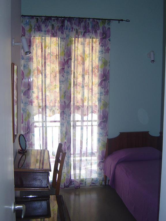 Nana Hotel Kamena Vourla Zimmer foto