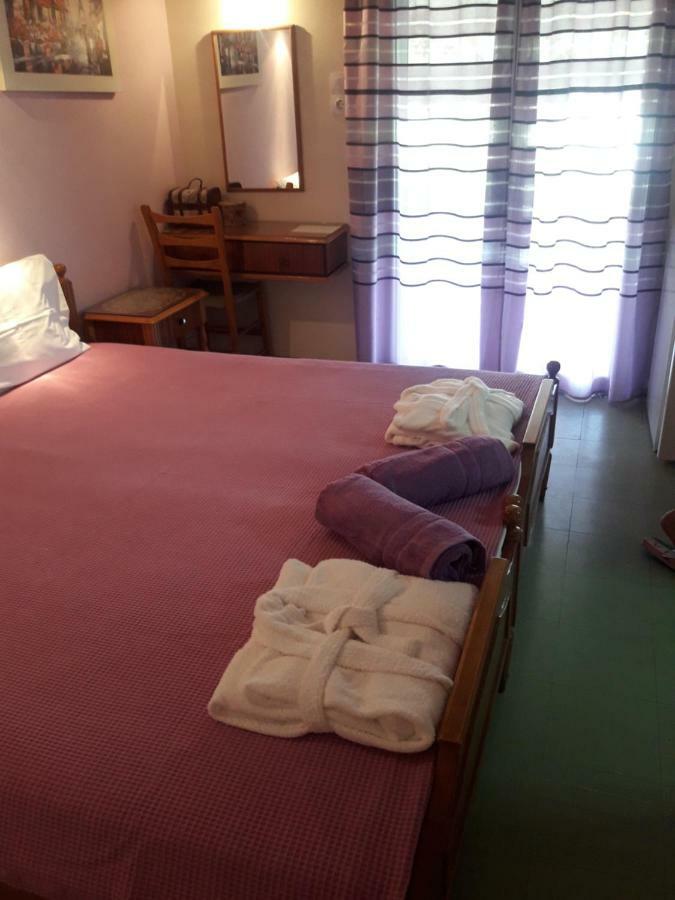 Nana Hotel Kamena Vourla Exterior foto